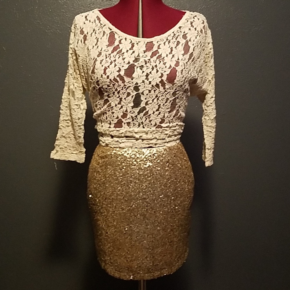 NWOT gold sequin skirt